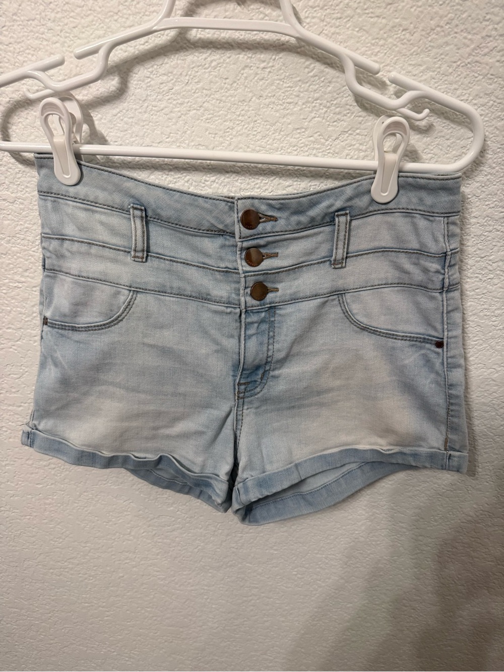Refuge Women’s Denim Shorts Size 8 Light Wash 3 Button Fly Cuffed Stretch